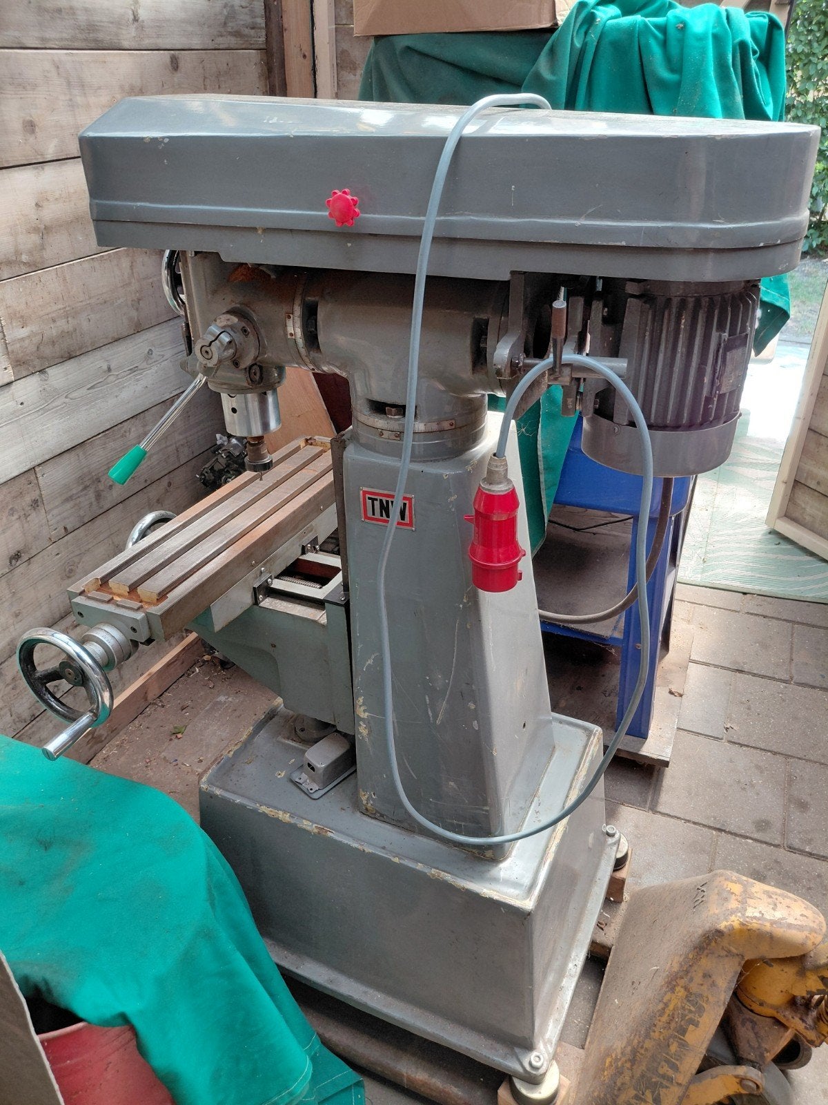 Verticale Freesmachine TNJ KF-V0-A - 1974, Ophalen