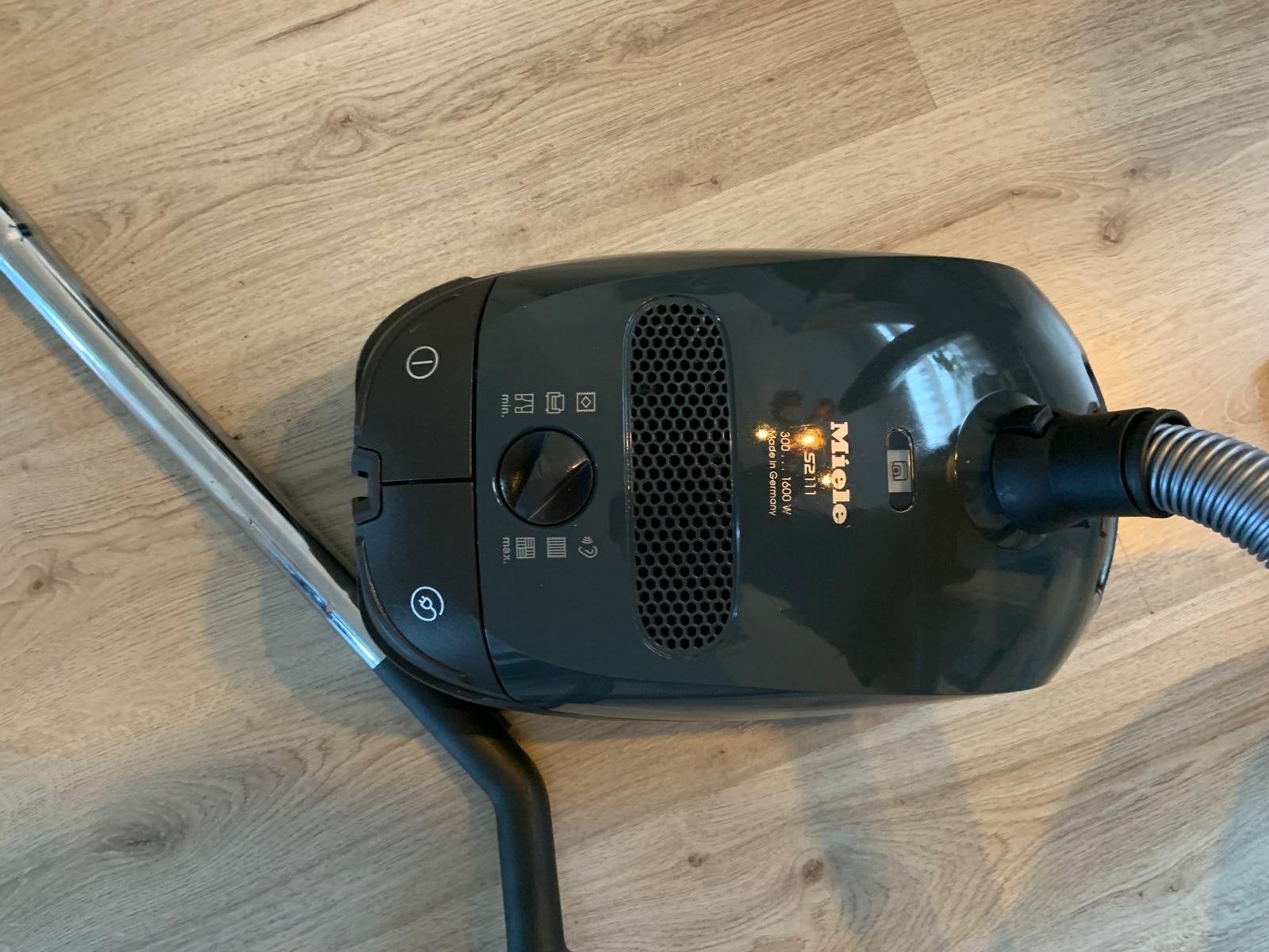 Miele S2111 Sledestofzuiger - Krachtig en Betrouwbaar, Stofzak, Gebruikt, Ophalen of Verzenden, Miele