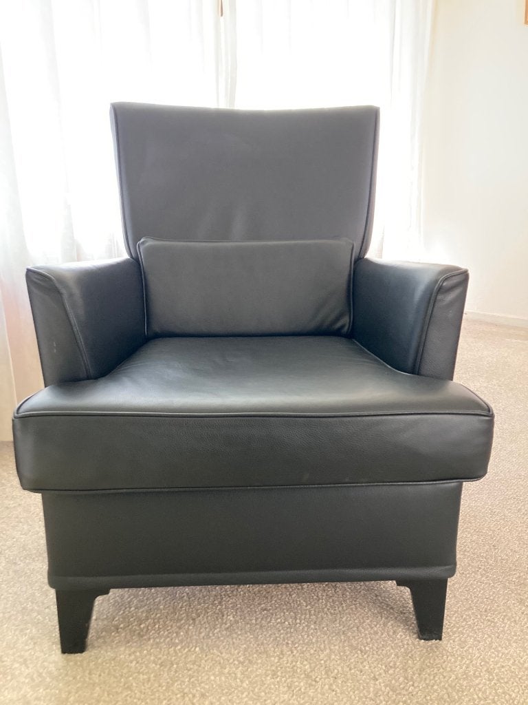 Heerlijk comfortabele fauteuil van 3B, stoel in zwart leer, Ophalen, Tijdloos, klassiek, Zo goed als nieuw, 50 tot 75 cm