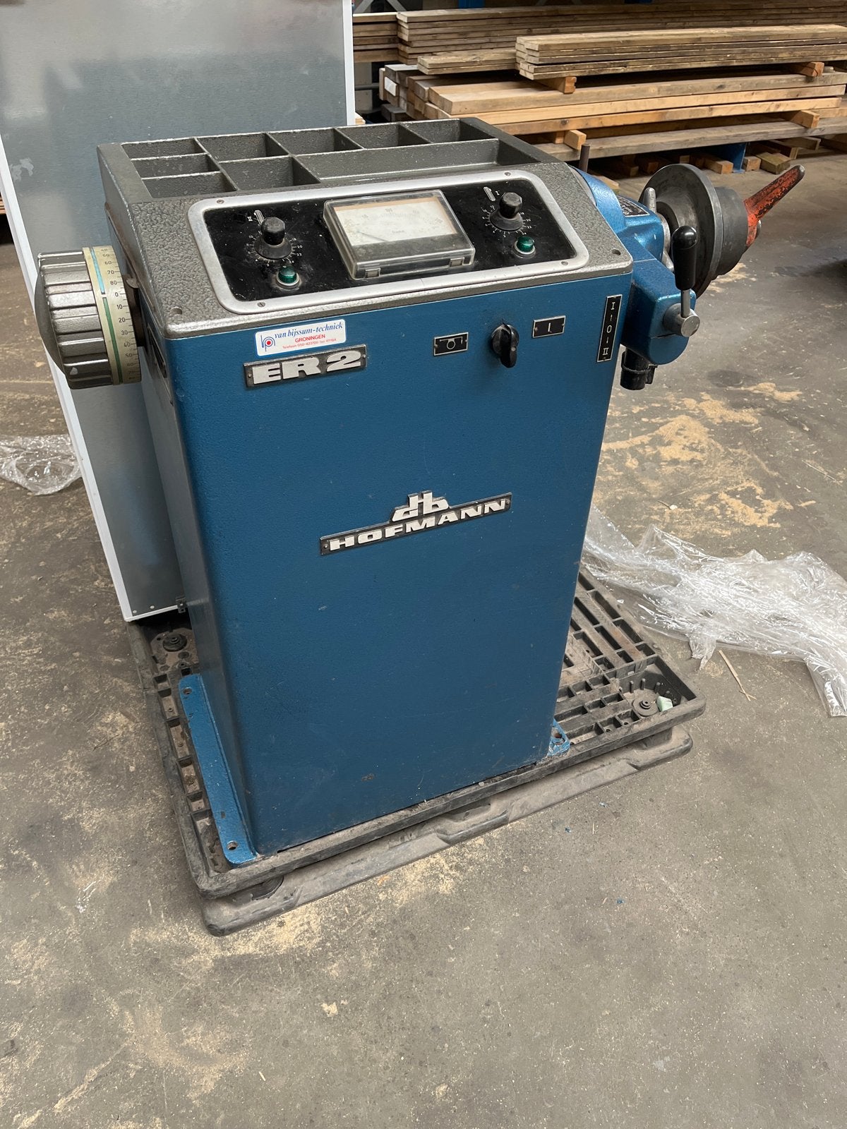 Hofmann ER-2 Wielbalanceermachine, Ophalen