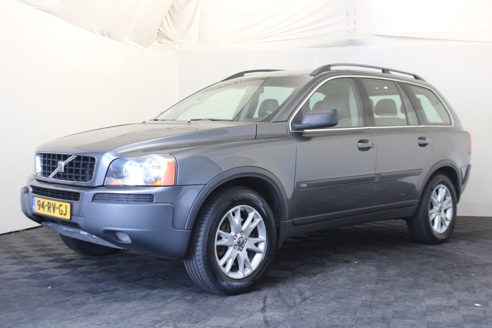Volvo XC90 2.4D Summum 7-Persoons (bj 2005, automaat), Gebruikt, 241 €/maand, 7 stoelen, Bedrijf