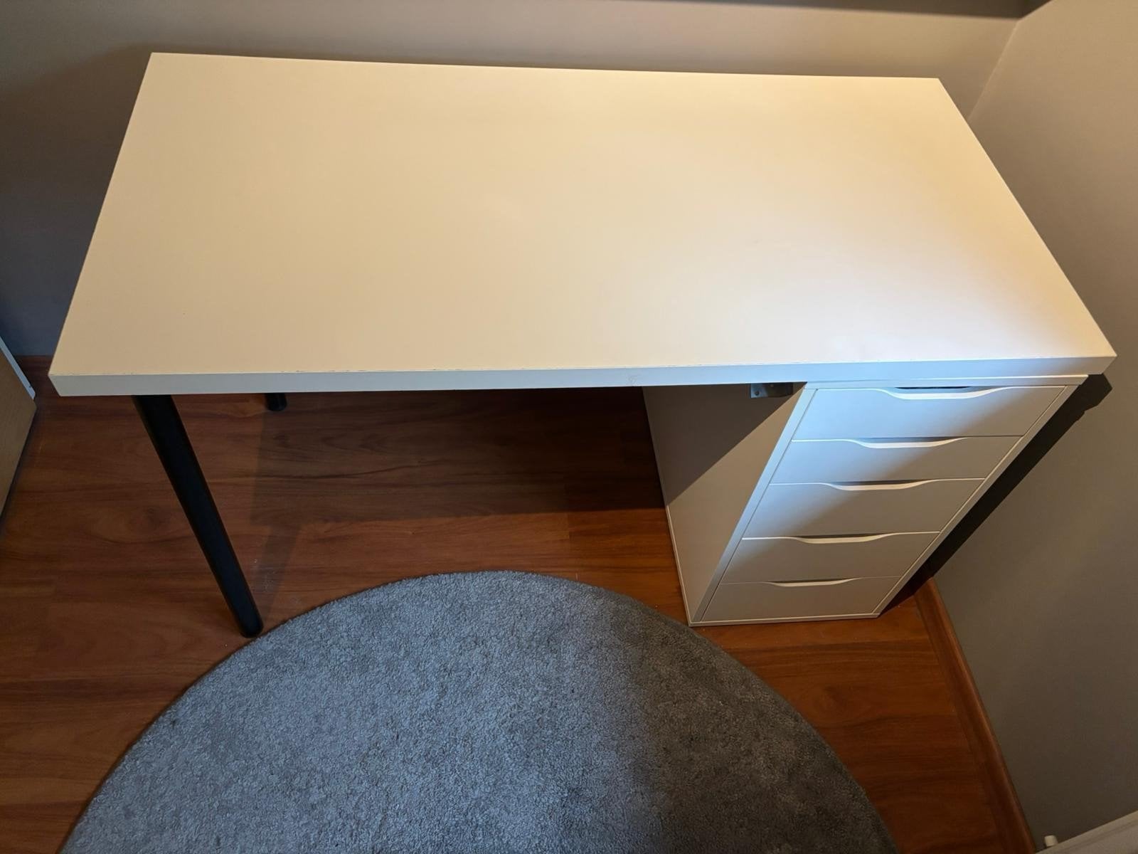 Ikea bureau wit met zwarte poten en wit ladenblok, Ophalen, Met lades, Gebruikt, IKEA