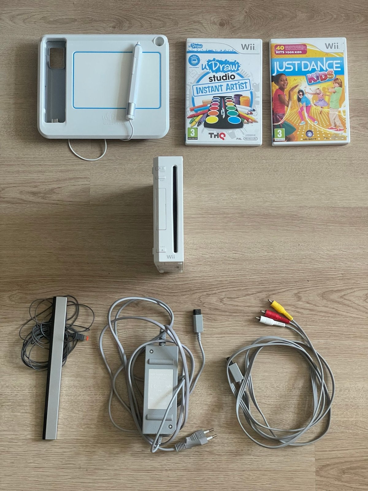Wii Console Bundel met uDraw Game Tablet en 2 games, Verzenden, Zo goed als nieuw, Zonder controller, Met games