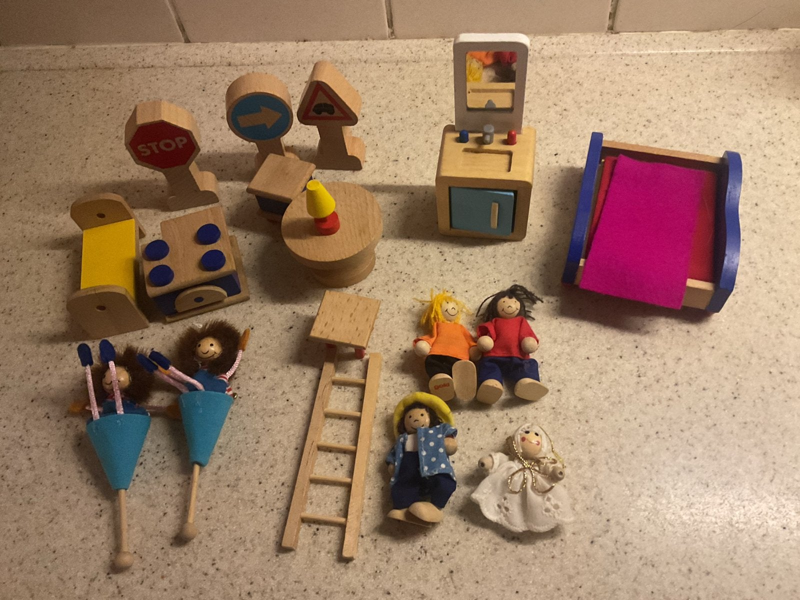 Houten poppenhuis meubels en popjes, Ophalen of Verzenden, Gebruikt, Toebehoren