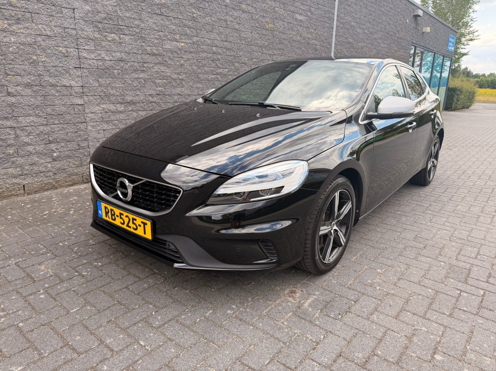 Volvo V40 2.0 T4 Business Sport R-Design | Pano | Carplay, Zwart, Lichtsensor, Zwart, Origineel Nederlands