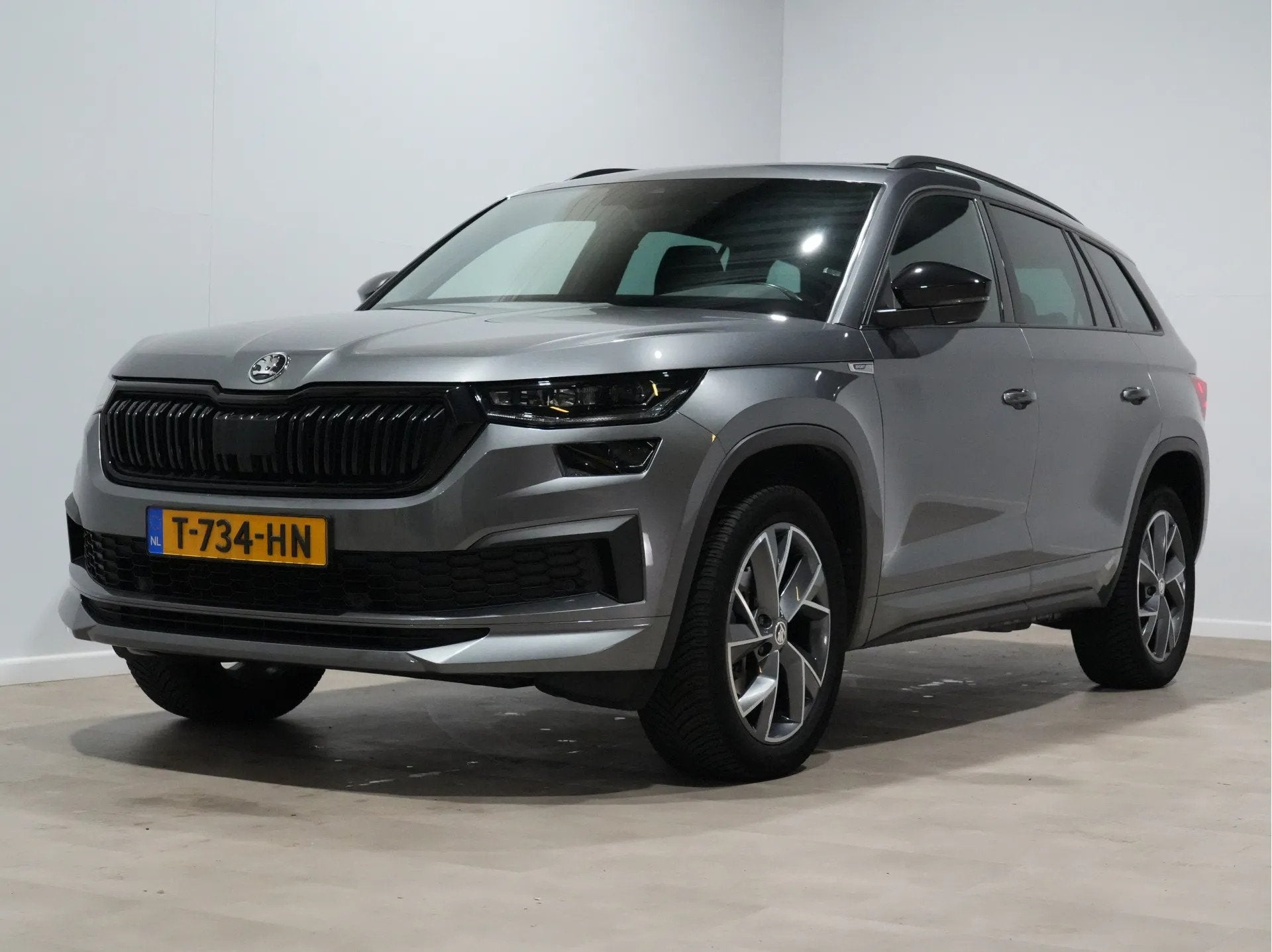 Skoda Kodiaq 1.5 150pk TSI Sportline Business 7 persoons, 4 cilinders, 150 pk, 7 stoelen, Automatische klimaatregeling