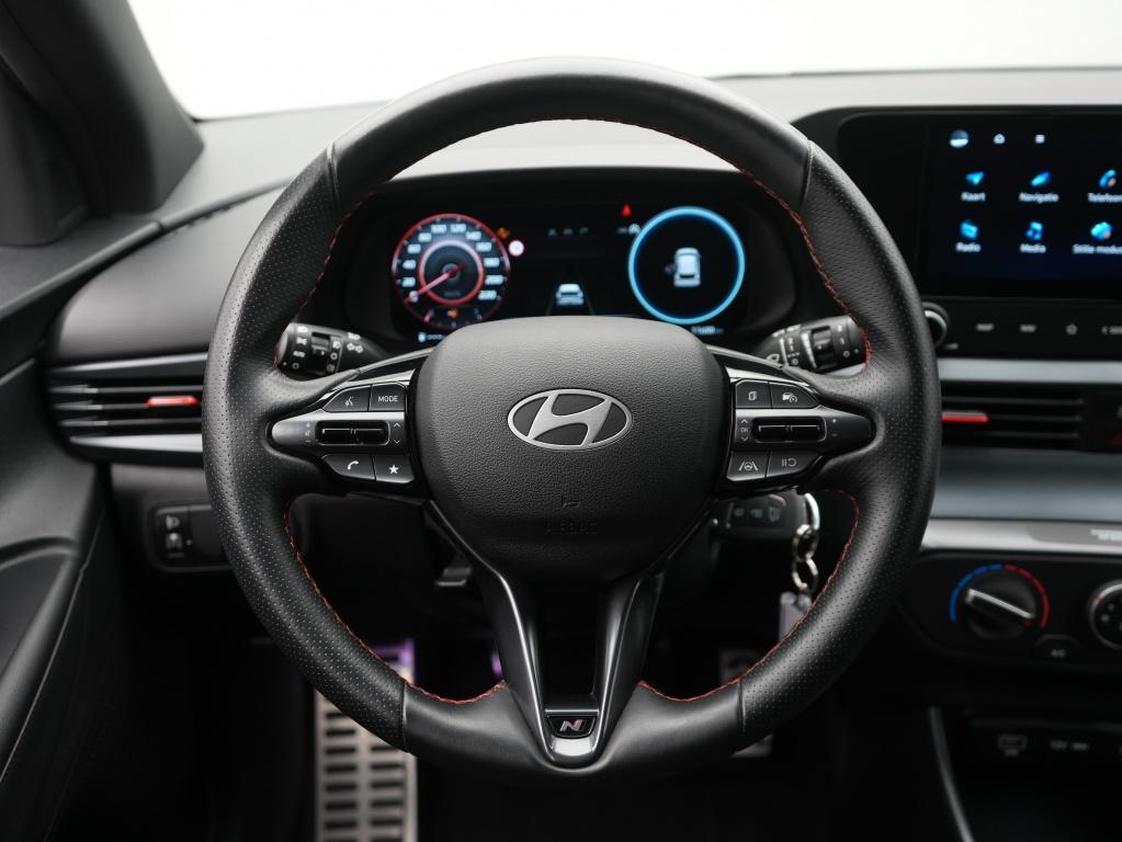 Hyundai i20 1.2 N Line | Navigatie | Private lease 429 p.m., Keurmerk '100% Onderhouden', 12 maanden, Gebruikt, Zwart