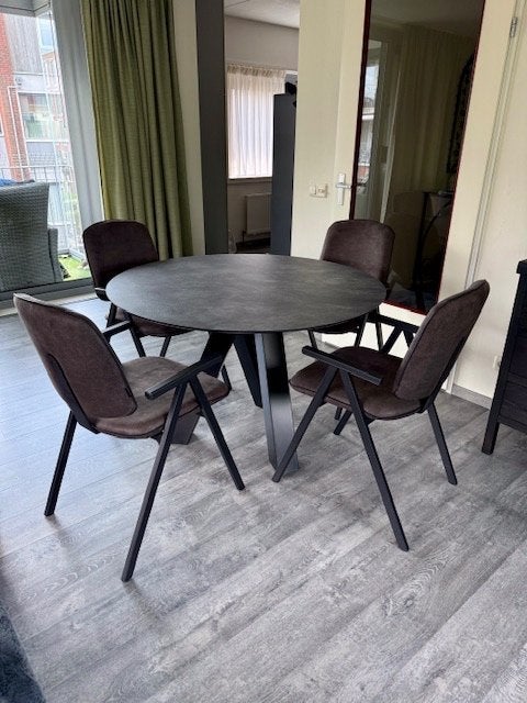 Moderne Eetkamerset: Eettafel rond 120 en 4 Armstoelen, Huis en Inrichting, Gebruikt, Rond, Stevig Modern, Vier personen