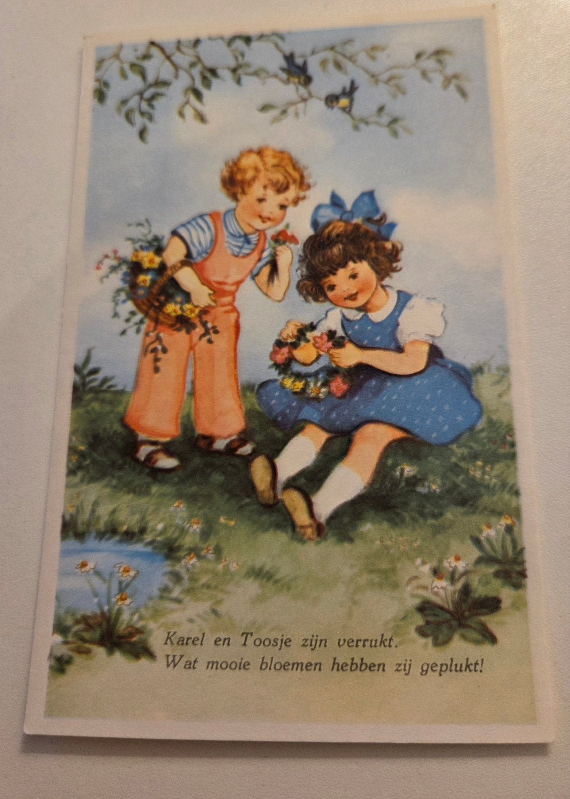 Jongen en meisje maken bloemenkrans, Verzenden, 1940 tot 1960, Gelopen, Kinderen