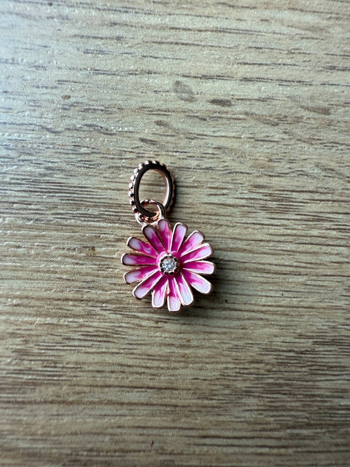 Pandora bedel roze bloem met strass, Overige materialen, Pandora, Ophalen of Verzenden, Zo goed als nieuw