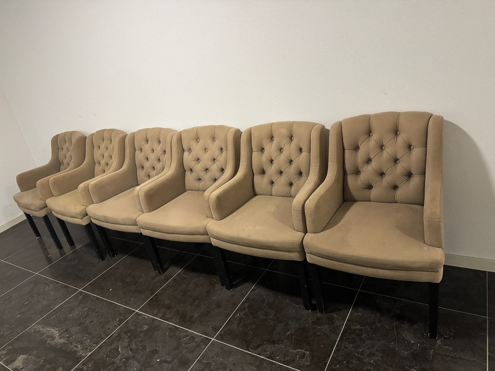 Set van 6 Eetkamerfauteuils / Armstoelen met Knopen, Ophalen, Zo goed als nieuw, Stof, Minder dan 150 cm