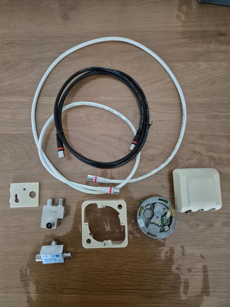 Coax kabels en splitters - Diverse lengtes en types, Ophalen of Verzenden, Gebruikt, 2 tot 5 meter, Coaxiale kabel
