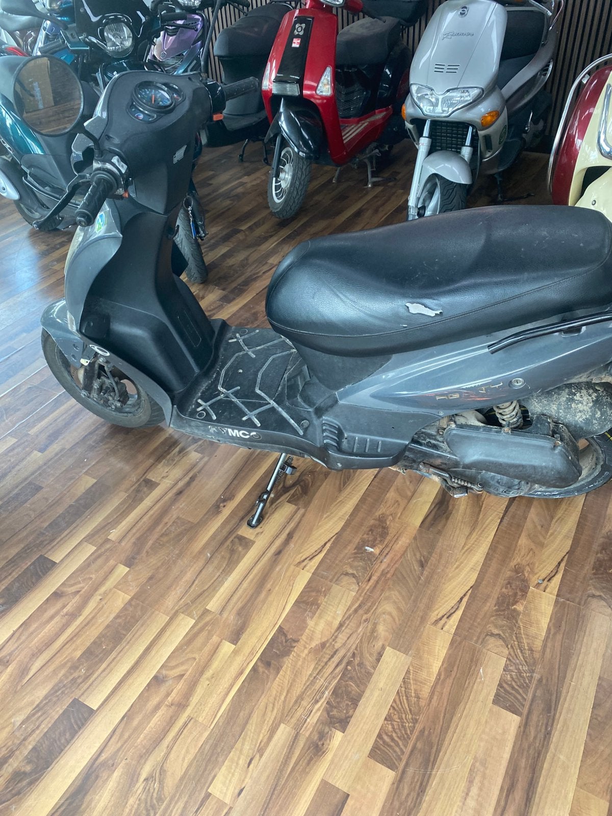 Te koop kymco scooter, Fietsen en Brommers, Scooters | Piaggio, Ophalen, Overige modellen, Maximaal 45 km/u, Zo goed als nieuw