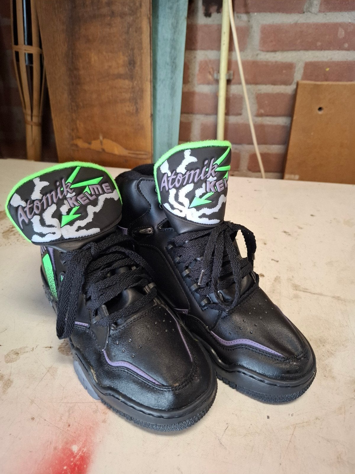 Vintage '90s Kelme Atomik Sneakers Zwart/Groen - Nieuw! 40, Kleding | Dames, Schoenen, Kelme Atomik, Zwart, Nieuw, Ophalen of Verzenden