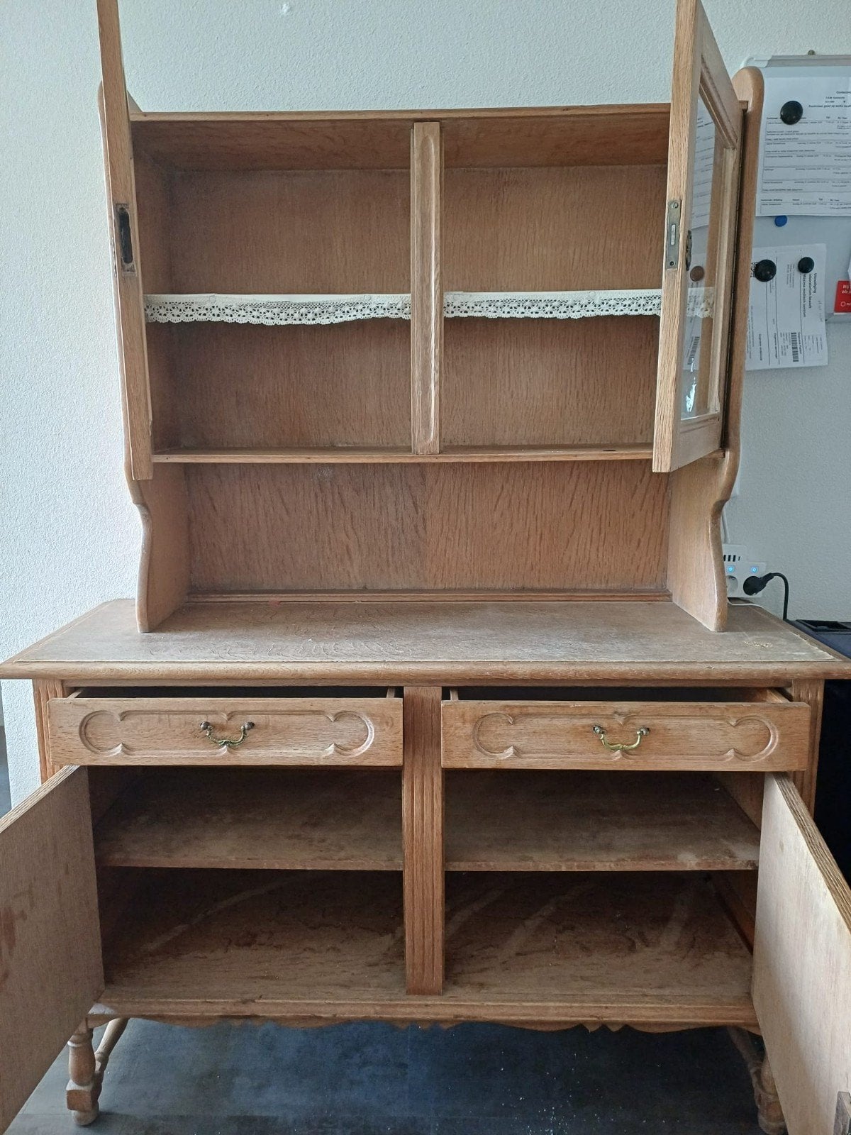 Foto 3 van Prachtige eiken buffetkast / servieskast – Blank eiken