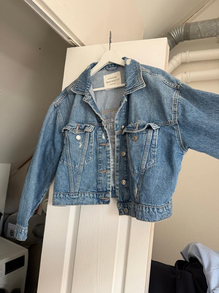 Stoer spijkerjack van Stradivarius, maat M, Ophalen of Verzenden, Zo goed als nieuw, Maat 38/40 (M), Blauw