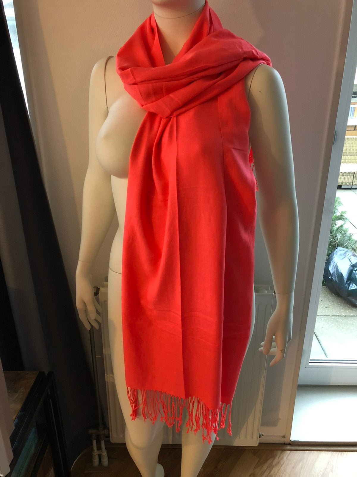 Oranje super zachte shawl sjaal met franjes, Verzenden, Zo goed als nieuw, Maat 46/48 (XL) of groter, Sjaal