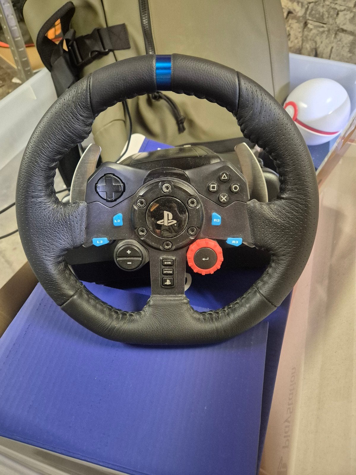Logitech G29 racestuur met pedalen, Spelcomputers en Games, Spelcomputers | Xbox | Accessoires, Ophalen, Zo goed als nieuw, Stuurtje of Sportattribuut