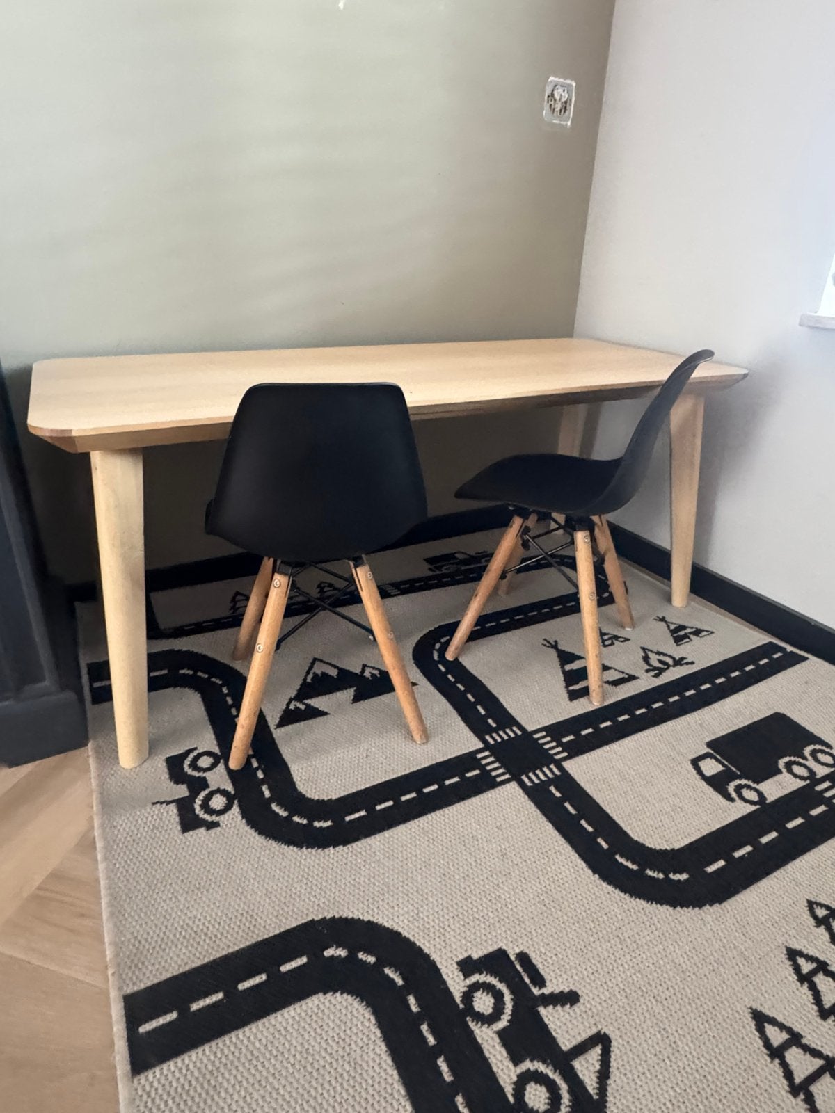 Stoelen + tafel + vloerkleed, Ophalen, Gebruikt
