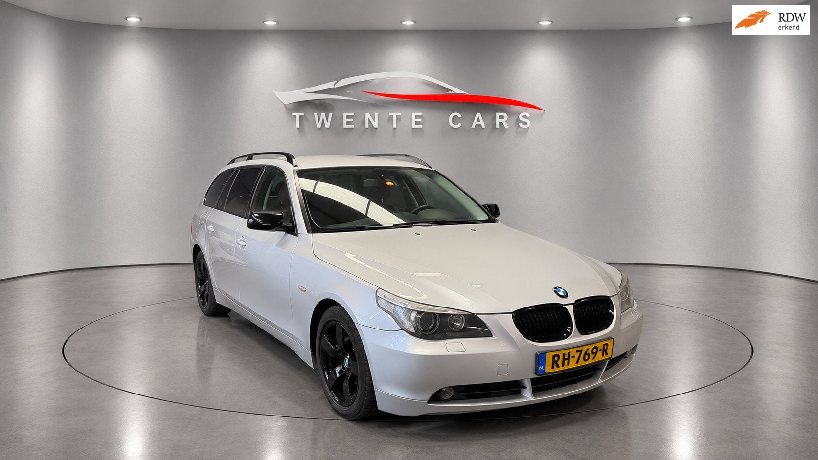 BMW 5-serie Touring 525i | Airco | Handbak | Nieuwe APK |, Auto's, Parkeersensor, Zwart, 10 km/l, Handgeschakeld