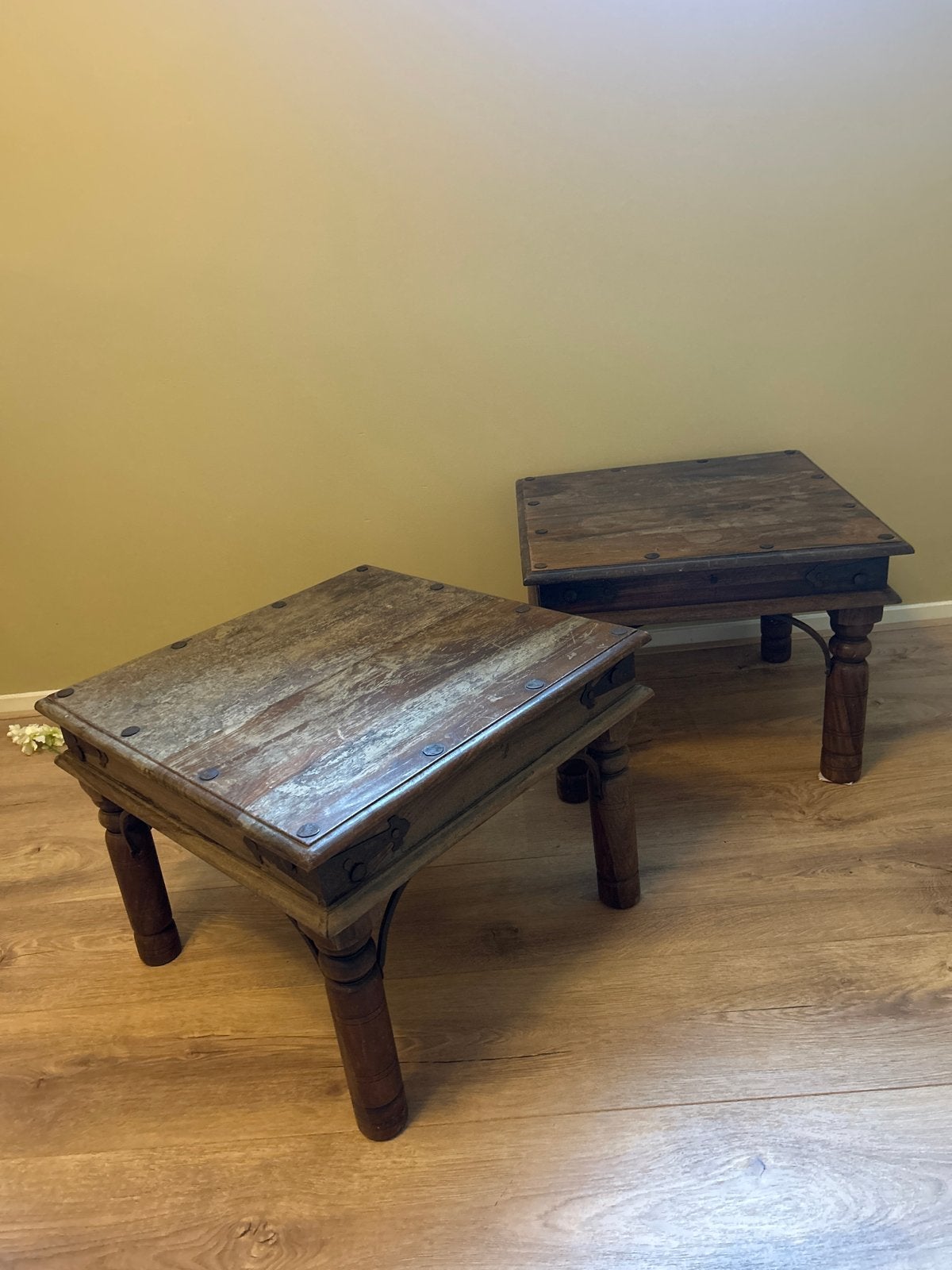 Set van 2 massief teak bijzettafels, Antiek en Kunst, Ophalen