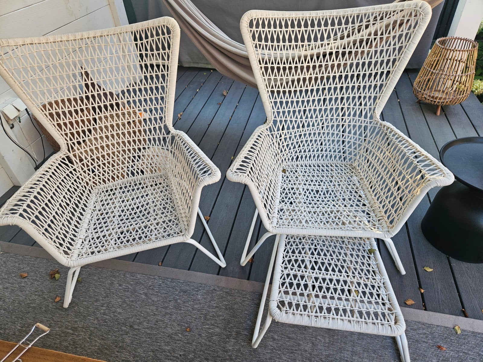 Set van 2 witte kunstof rotan stoelen met metalen onderstel, Huis en Inrichting, Stoelen, Ophalen, Kunststof, Gebruikt, Twee