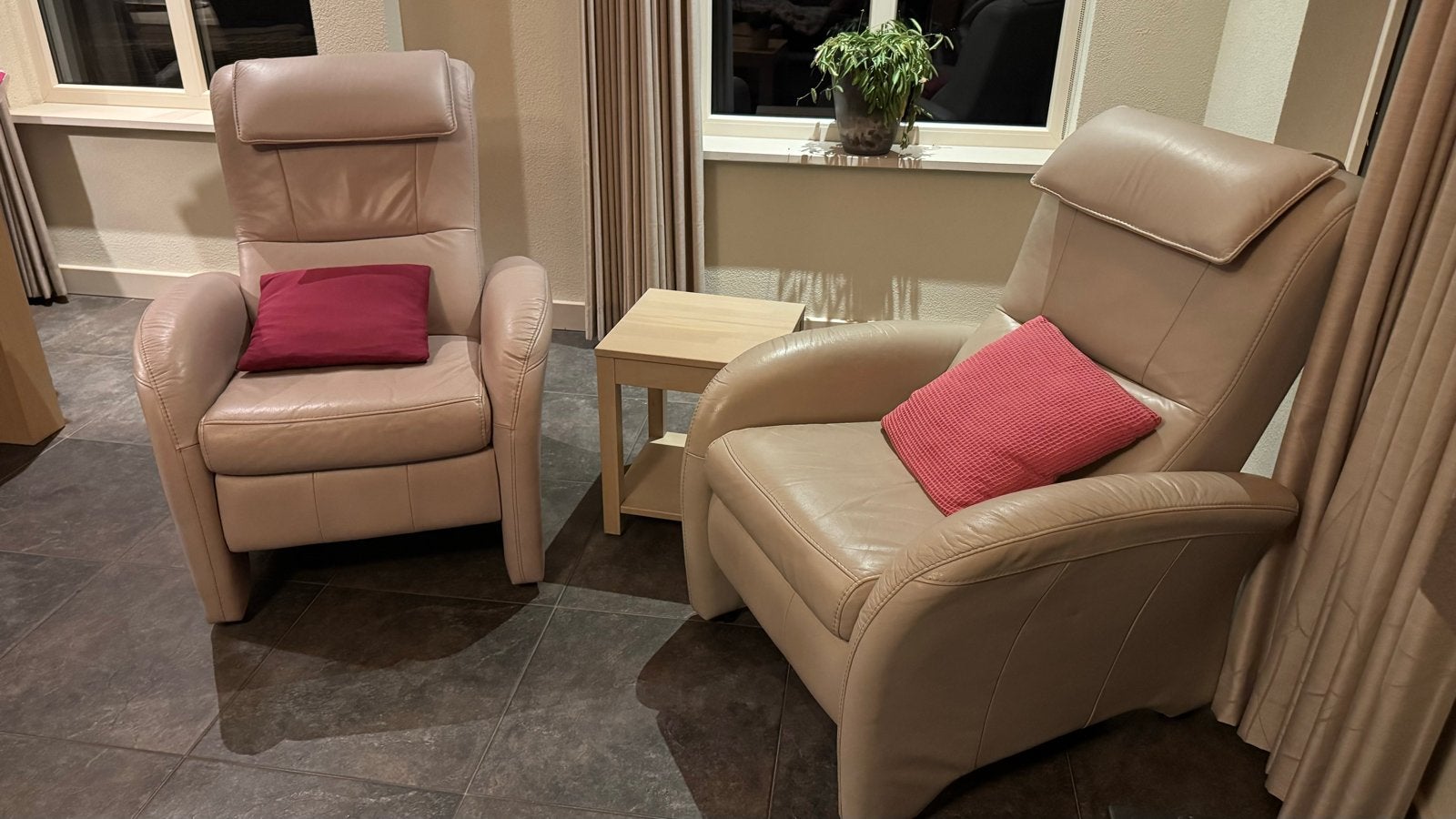2 comfortabele relaxstoelen in goede staat, Huis en Inrichting, Ophalen, Gebruikt, Leer, 75 tot 100 cm
