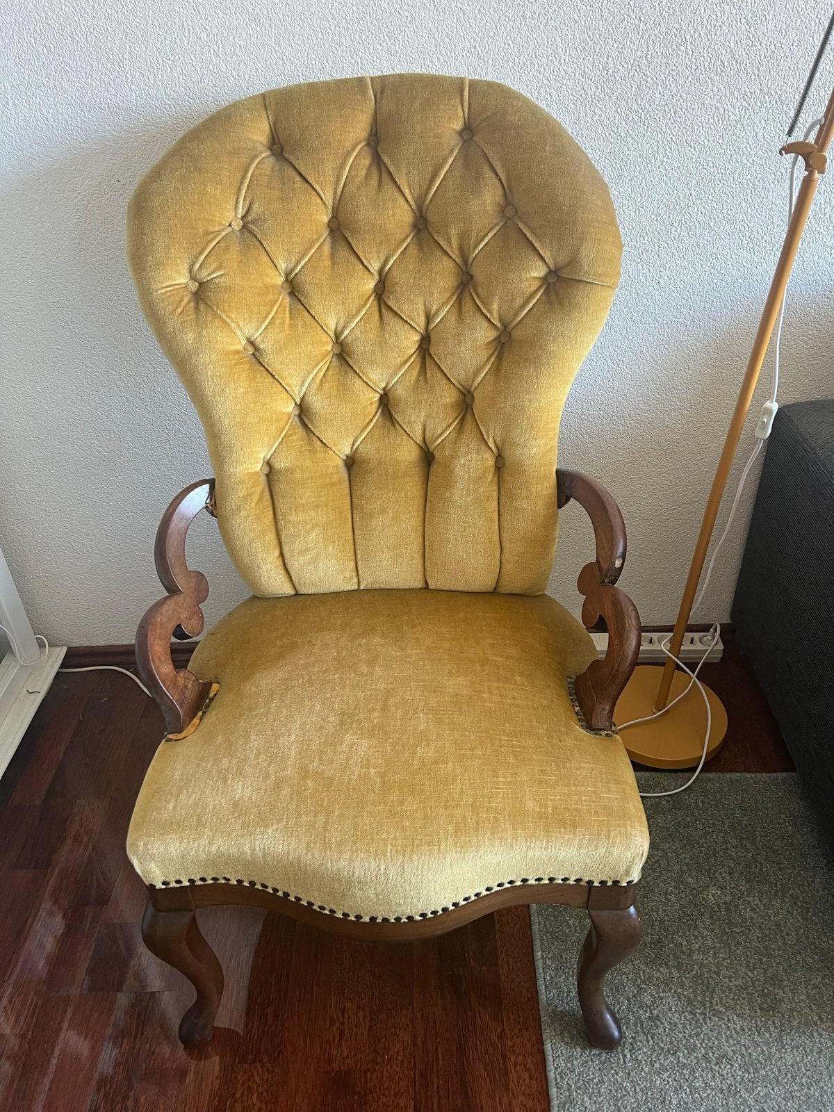 Vintage Okergeel/kaki Fauteuil met Houten onderstel, Ophalen