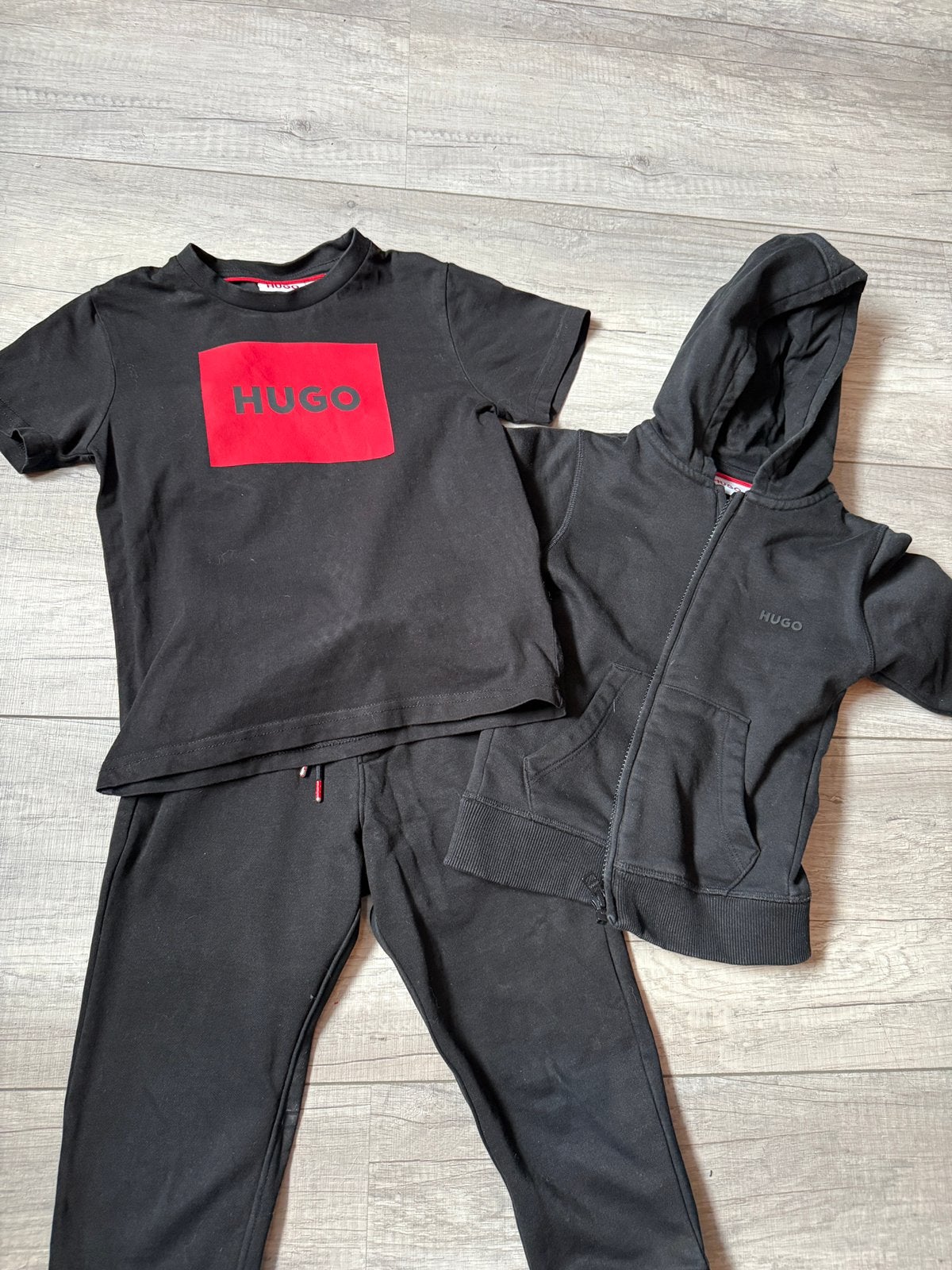 Heel mooi 3 delig pak Boss. Maat 110, Kinderen en Baby's, Ophalen of Verzenden, Zo goed als nieuw, Jongen, Overige typen