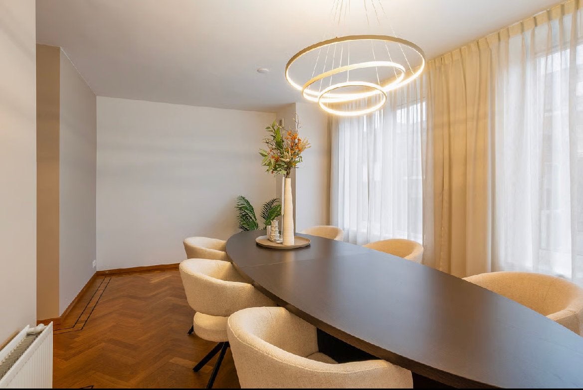 Ovale eettafel - exclusief stoelen, Drie personen of meer, 3 overnachtingen of meer