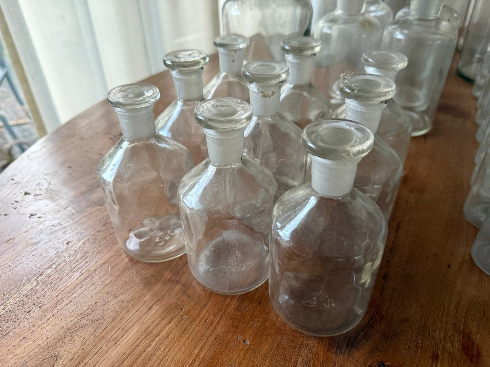 9 vintage apothekersflessen / laboratoriumflessen met stolp, Ophalen