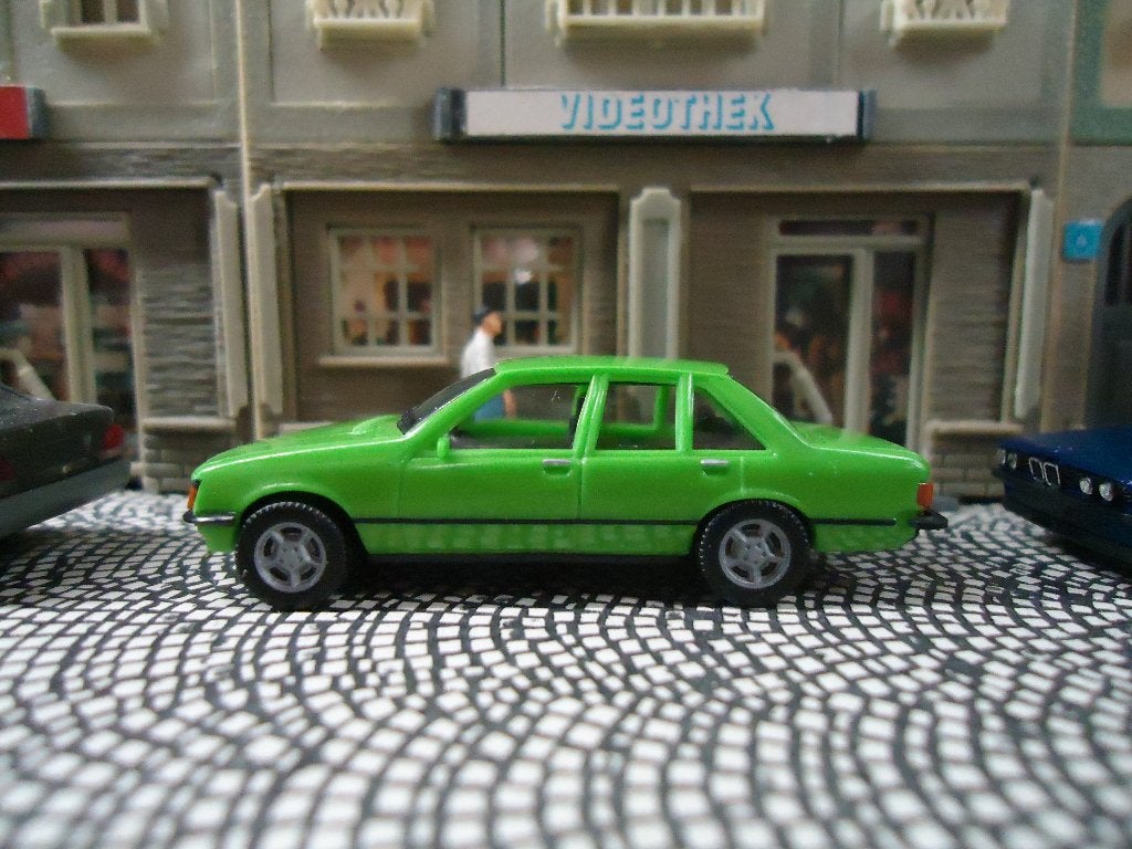 Opel Rekord E-1 - Herpa appelgroen, Ophalen of Verzenden, Zo goed als nieuw, Auto, Herpa