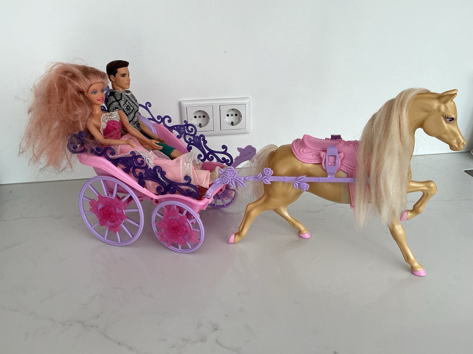 Barbie en Ken met paard en koets, Ophalen of Verzenden, Gebruikt, Meisje
