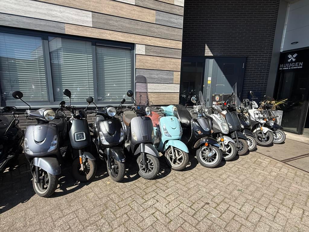 Partij scooters 11 stuks, Fietsen en Brommers, Gebruikt, Partij, Maximaal 45 km/u, Ophalen of Verzenden