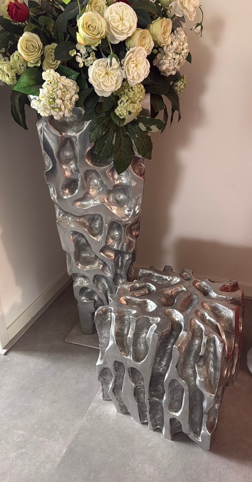 Gutzz vaas en bijzettafel - Uniek design, Gebruikt, Met patroon/structuur, Ophalen of Verzenden, Metaal