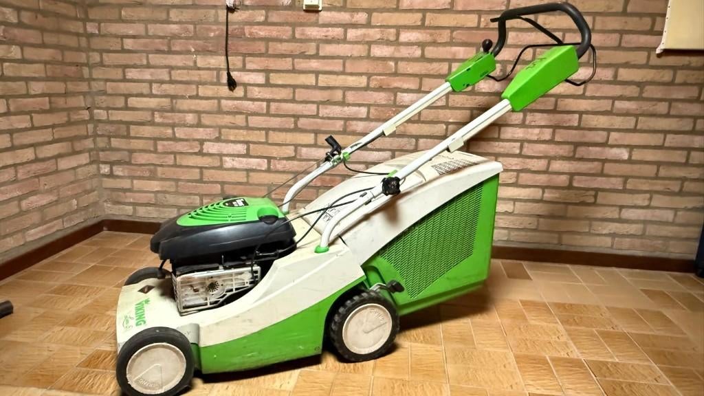 Viking MB 445 Benzine Grasmaaier, Ophalen, Cirkelmaaier, Opvangbak, Benzine-grasmaaier