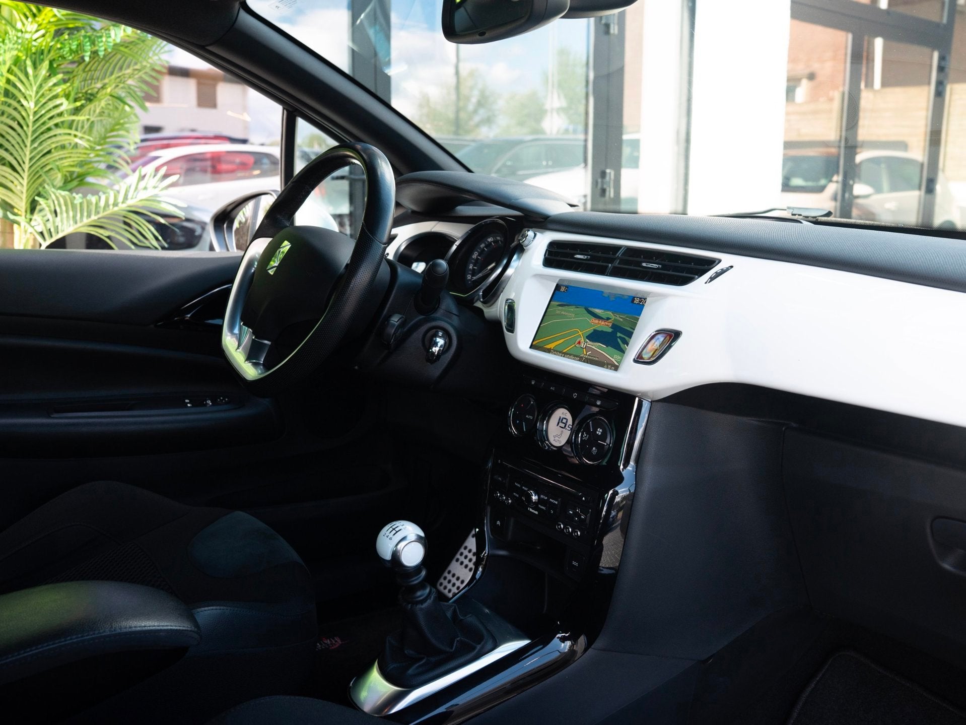 Citroen DS3 1.6 THP Sport Chic, Auto's, Euro 5, Stof, Gebruikt, Zwart