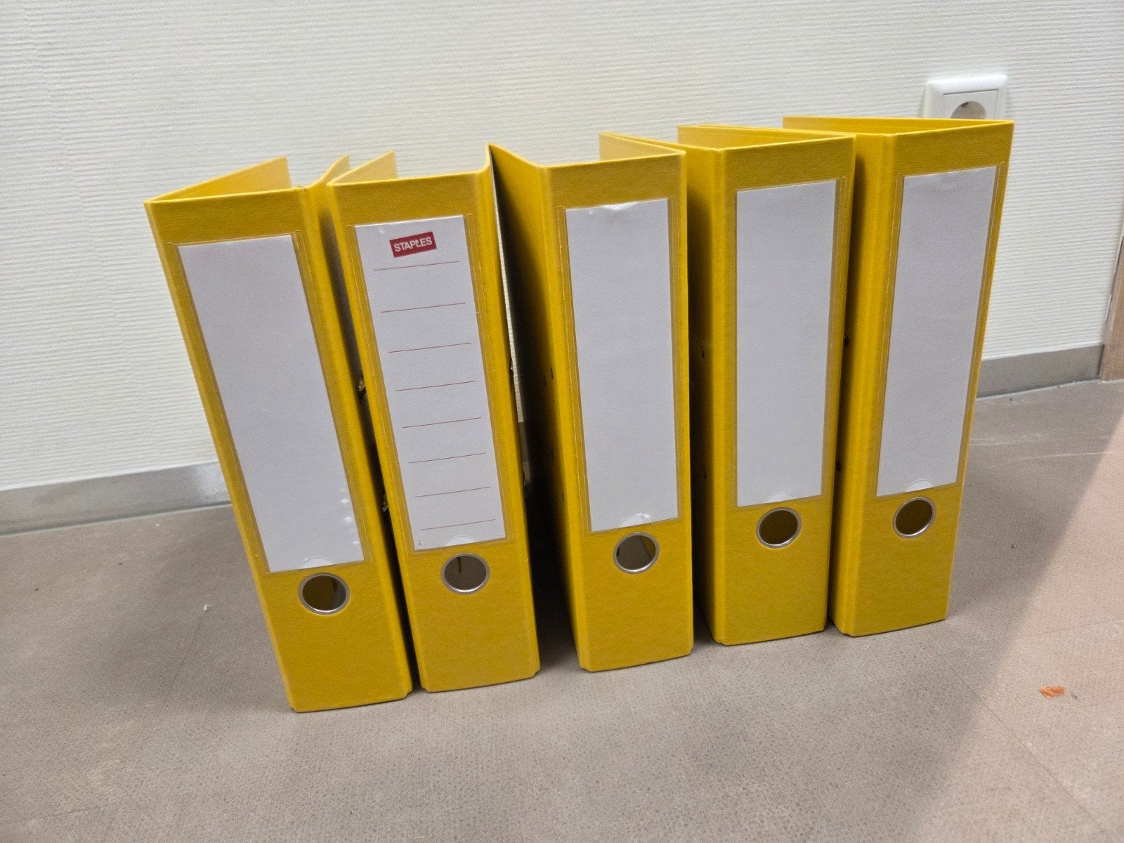 Partij gele Staples ordners te koop, Ophalen