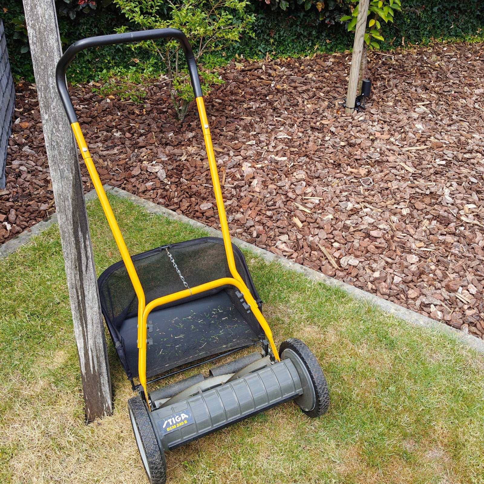 Stiga SCM 240 R Handgrasmaaier met opvangbak, Ophalen, Handgrasmaaier, Zo goed als nieuw, Opvangbak