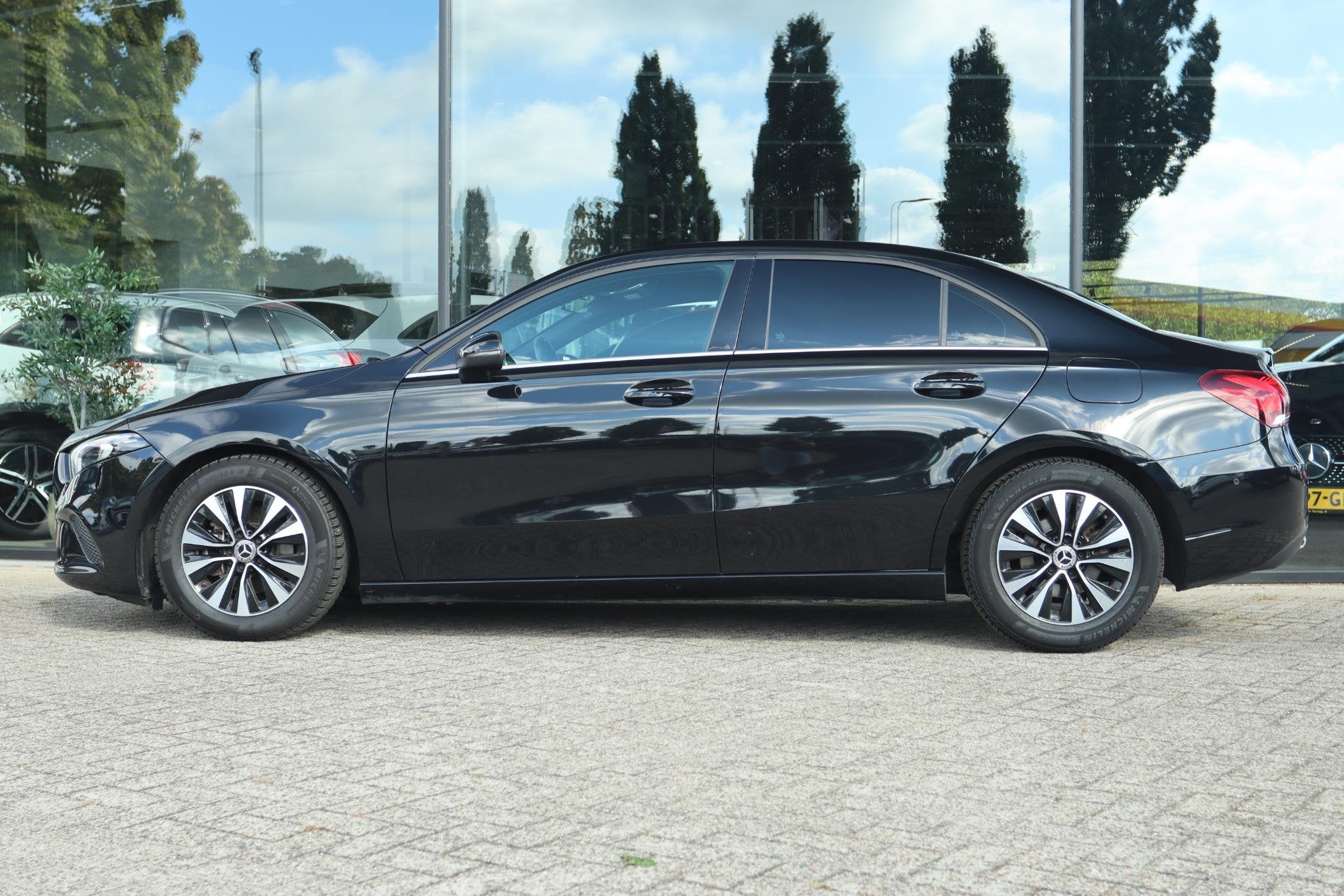 MERCEDES-BENZ A-KLASSE 180 BUSINESS SOLUTION AUT. | ORIG NL, 136 pk, 4 cilinders, Zwart, Origineel Nederlands