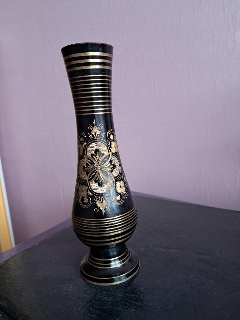 Zwarte vaas met gouden decoratie, Antiek en Kunst, Ophalen of Verzenden