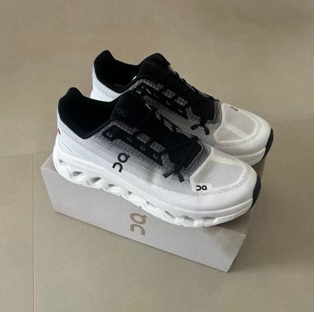 On Running Cloudmonster 2 Sneakers Wit/Zwart 43, Ophalen of Verzenden, Zo goed als nieuw, Wit, Sneakers of Gympen