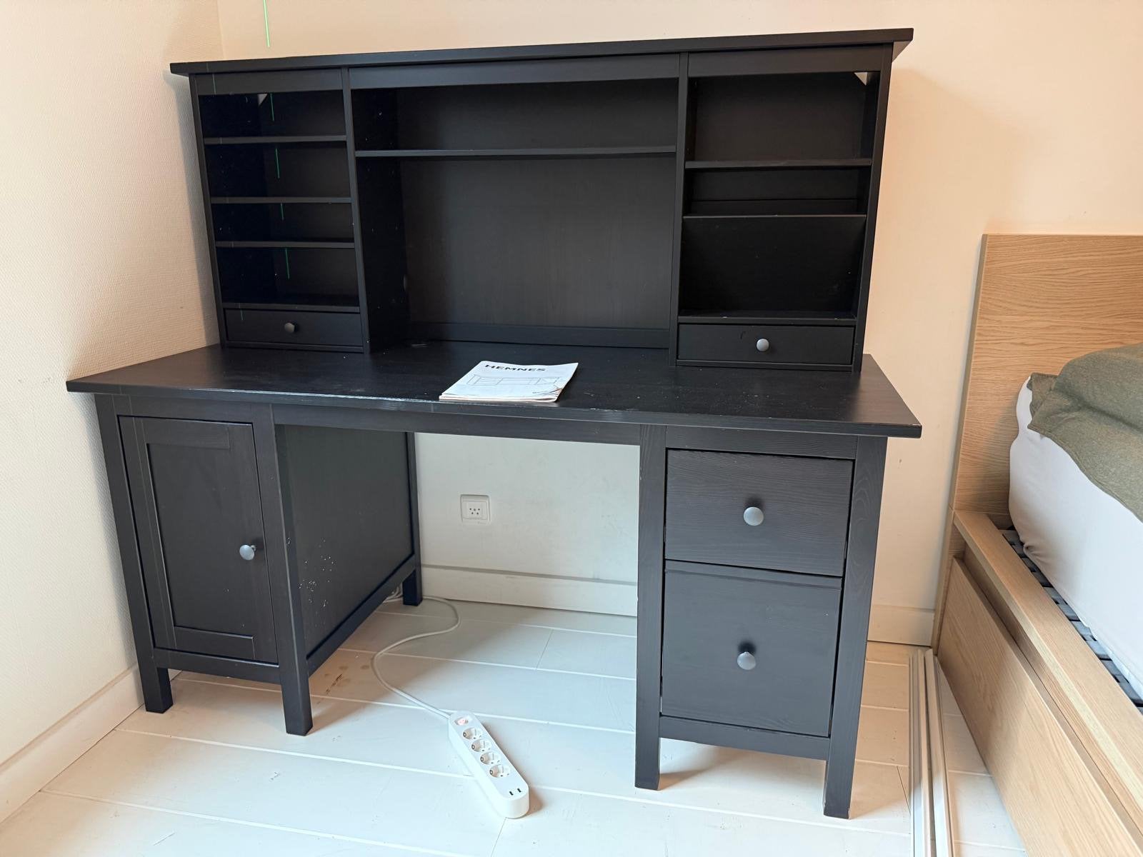 HEMNES Bureau zwart met opbouwstuk, Huis en Inrichting, Ophalen, Zwart, Kabelgoot, Hout