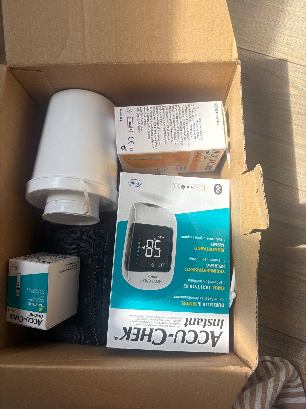 Accu-Chek Instant Bloedglucosemeter met teststrips, Ophalen of Verzenden, Nieuw, Overige typen