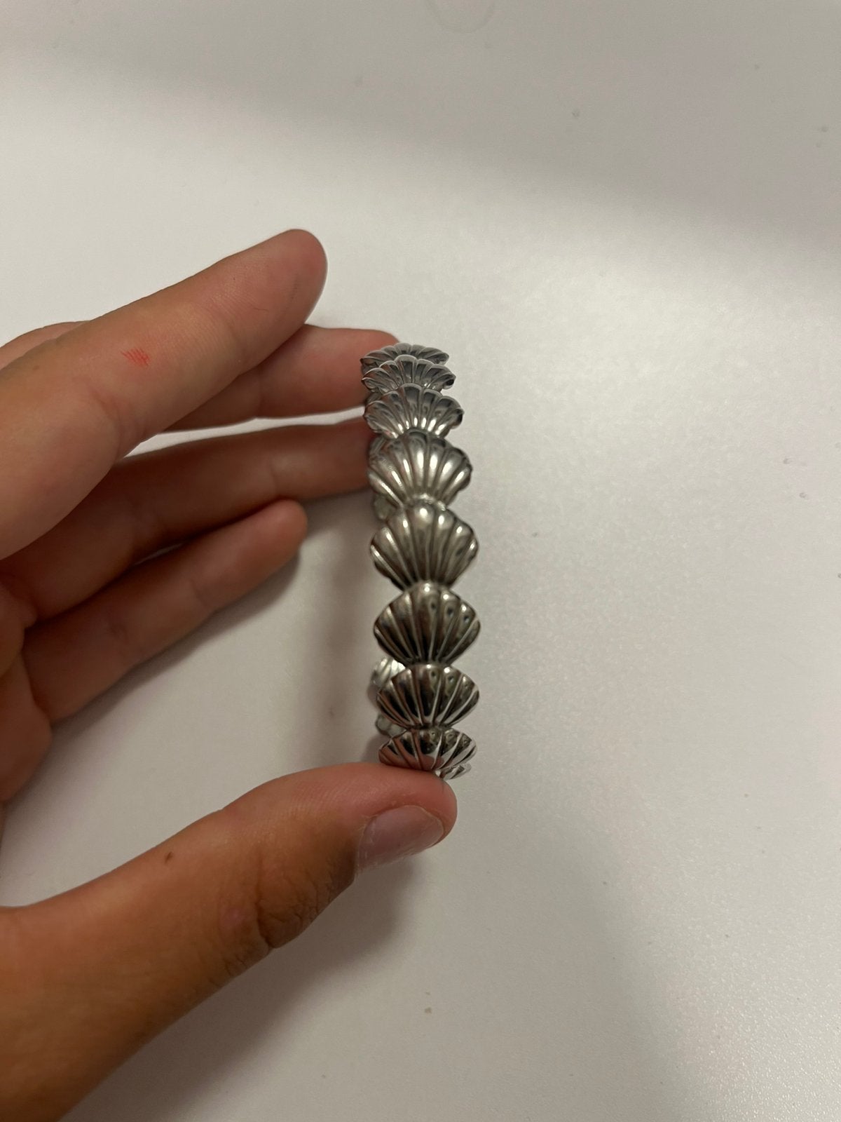 Schelpen bangle, Ophalen of Verzenden, Zo goed als nieuw, 17 tot 18, Dame
