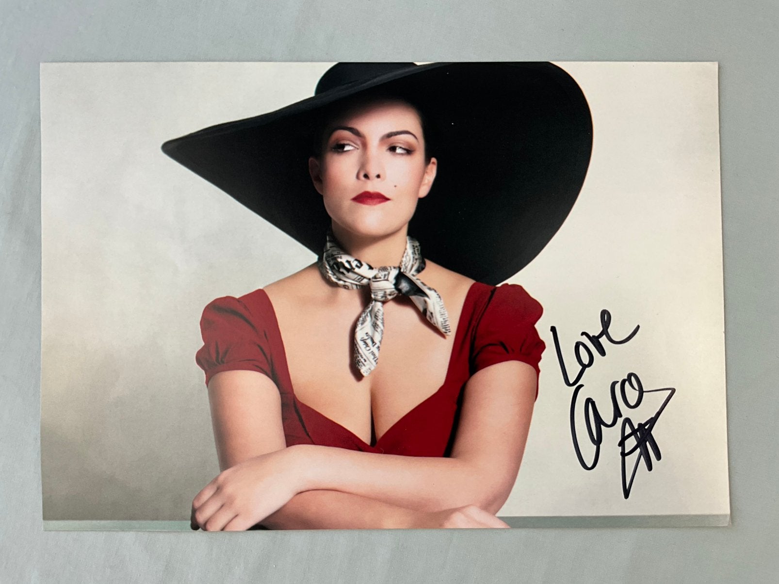 Caro Emerald gesigneerde foto - 12x8 inch met COA, Ophalen of Verzenden, Nieuw, Foto of Kaart