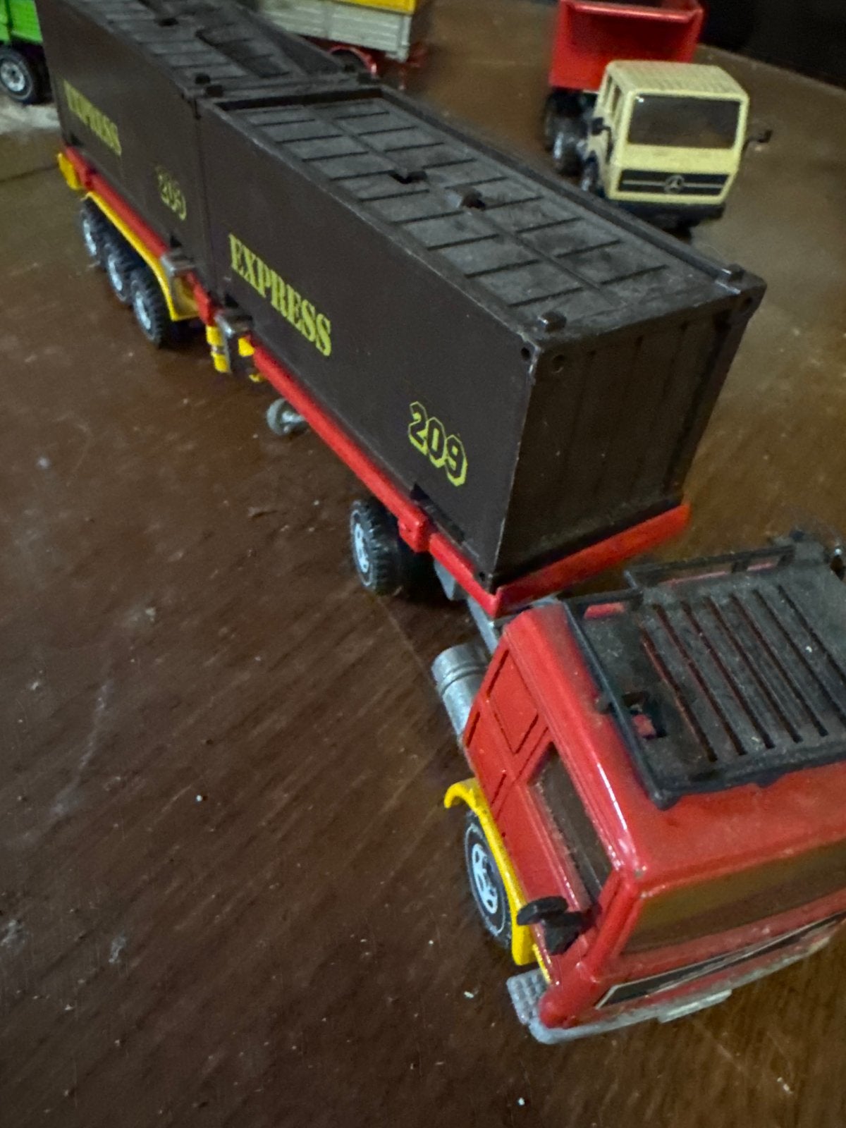 Vintage Volvo F10 Turbo vrachtwagen met aanhanger, Hobby en Vrije tijd, Modelauto's | 1:50, Ophalen, Gebruikt, Bus of Vrachtwagen