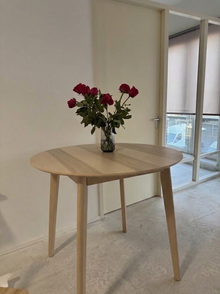 Houten eettafel met 2 stoelen, kussens en tafelkleden, Ophalen, Gebruikt, 100 tot 150 cm, Rond