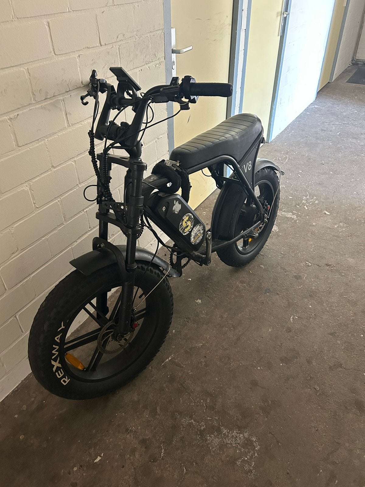 Fatbike V8 - Stoere E-bike met Dikke Banden, Gebruikt, Minder dan 47 cm, 30 tot 50 km per accu, Ophalen