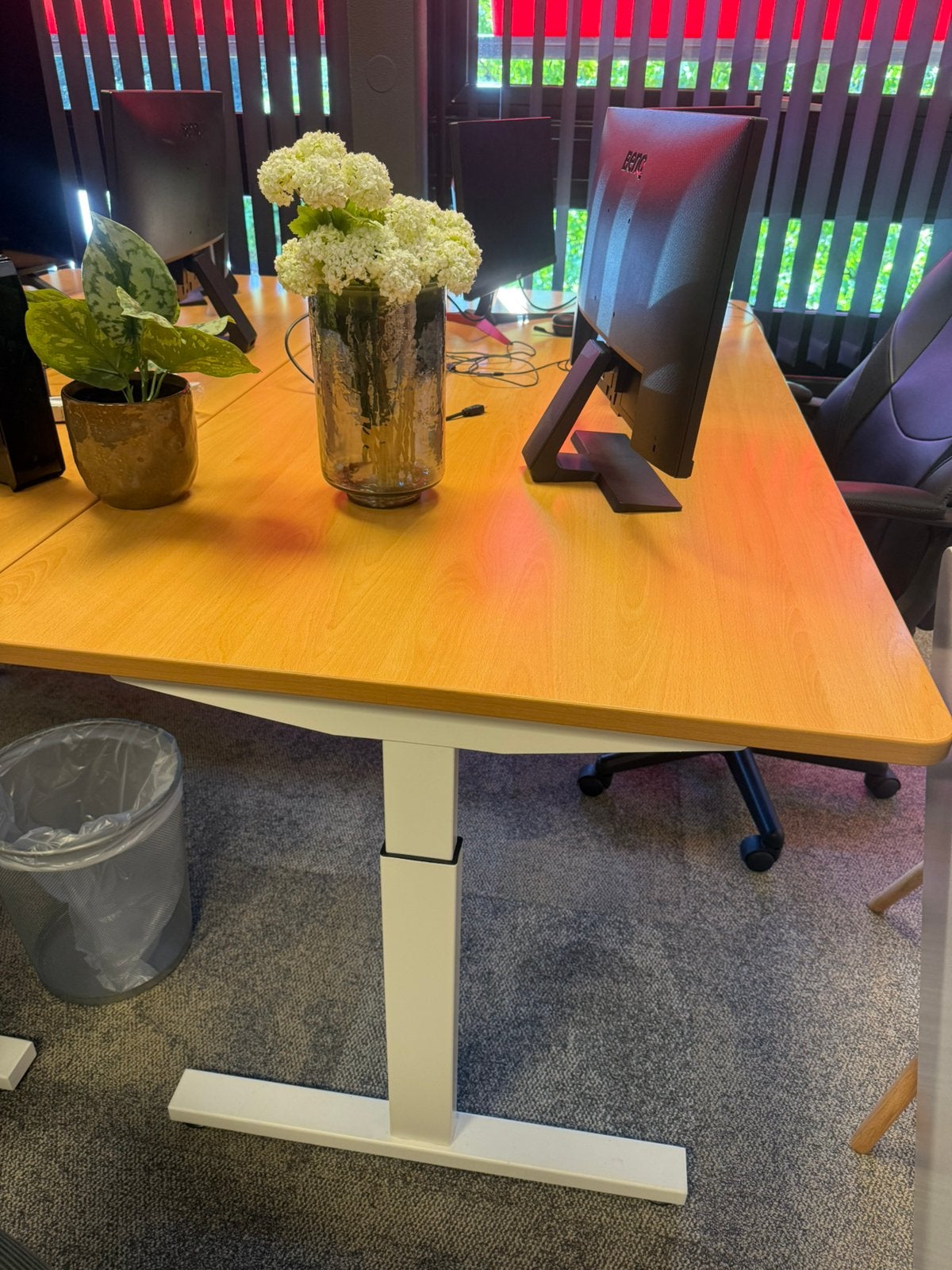 2 nette bureaus te koop, Ophalen, Zo goed als nieuw